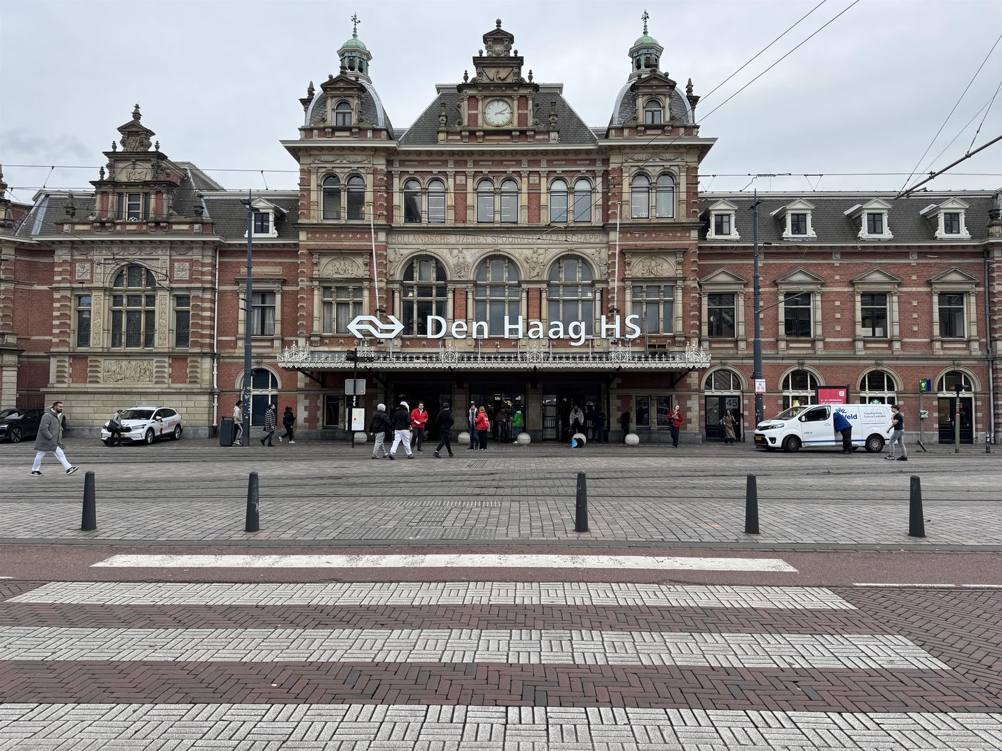 Bekijk foto 1 van Stationsplein 44