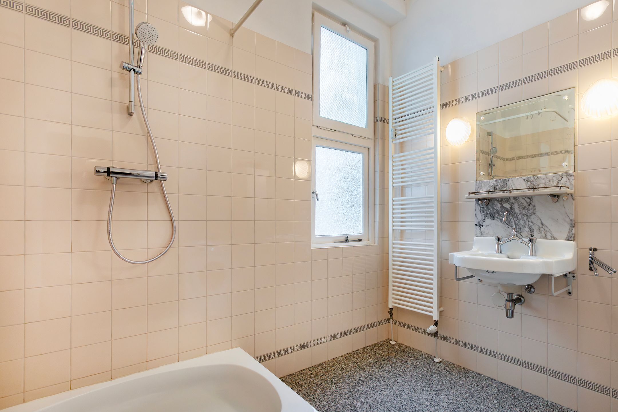 Photo 27 of Emmastraat 32-K