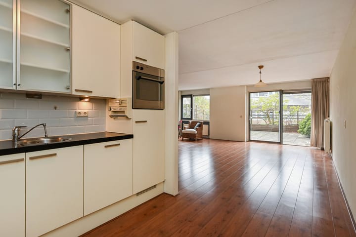 Photo 3 of Spinozalaan 36