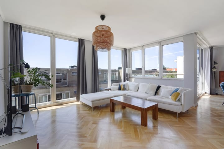 Photo 2 of Van Kinsbergenstraat 25