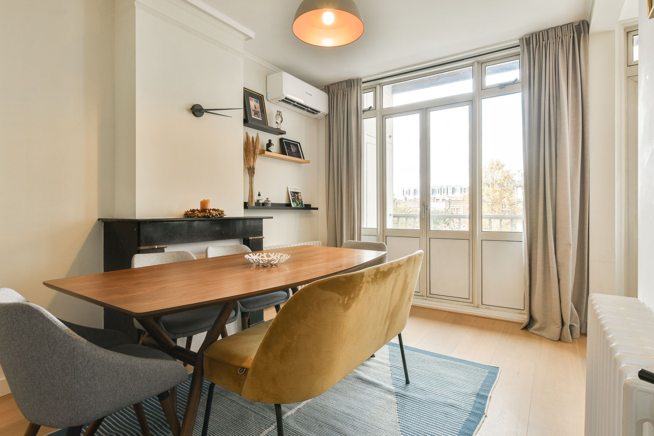 Photo 6 of Graaf Florisstraat 25-2