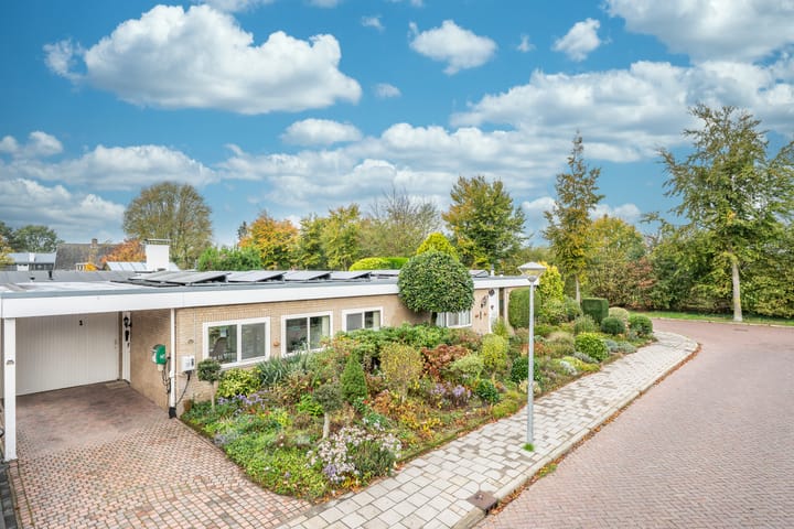 Foto 1 van Bisschop Bekkerslaan 1