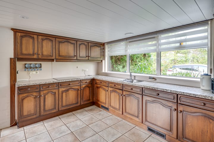 Foto 12 van Bisschop Bekkerslaan 1