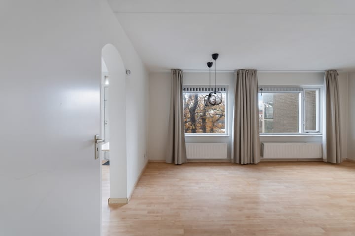 Photo 2 of Haarlemmerweg 1-E