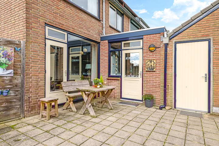 Photo 40 of De Tip 10