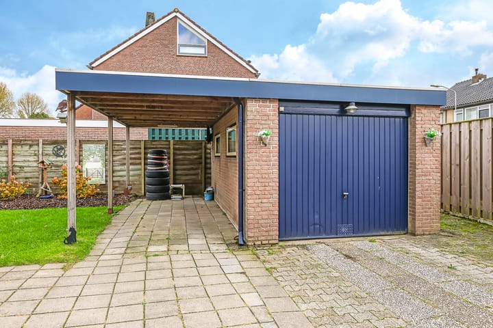 Photo 42 of De Tip 10