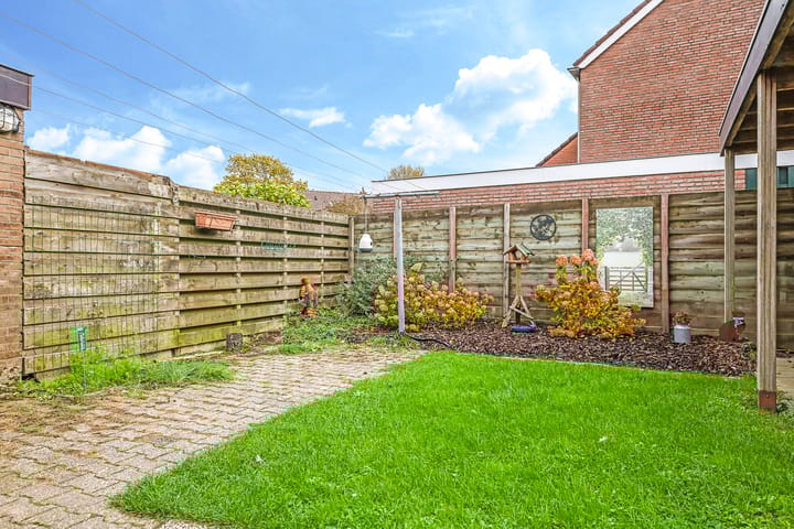 Photo 43 of De Tip 10