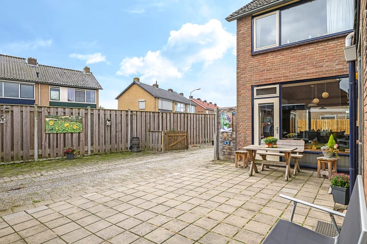 Photo 46 of De Tip 10