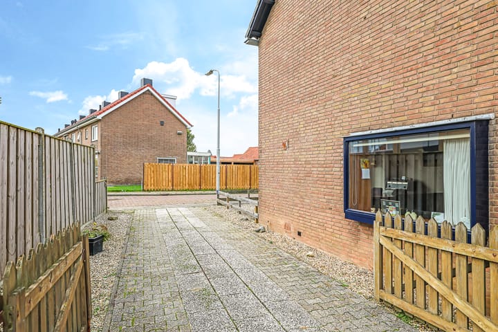 Photo 49 of De Tip 10