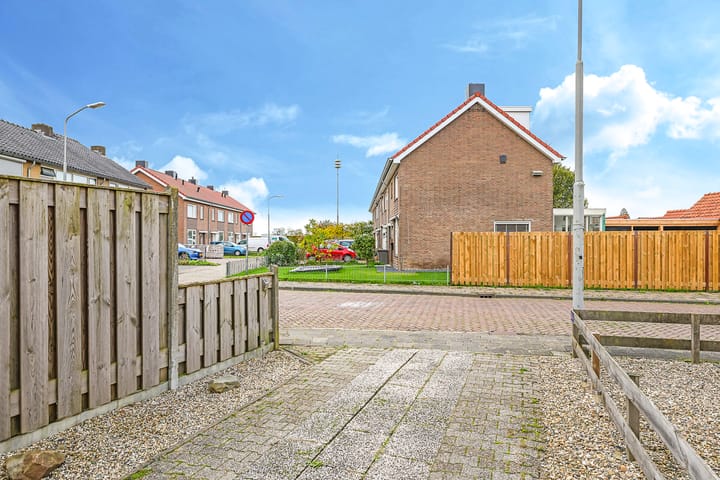 Photo 52 of De Tip 10