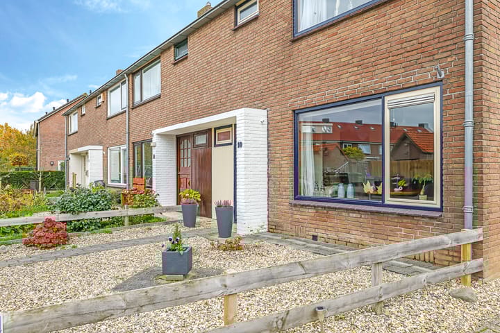 Photo 54 of De Tip 10