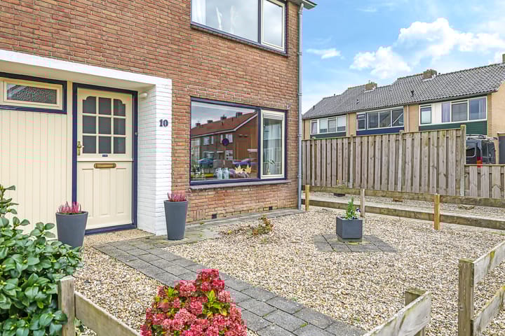 Photo 55 of De Tip 10