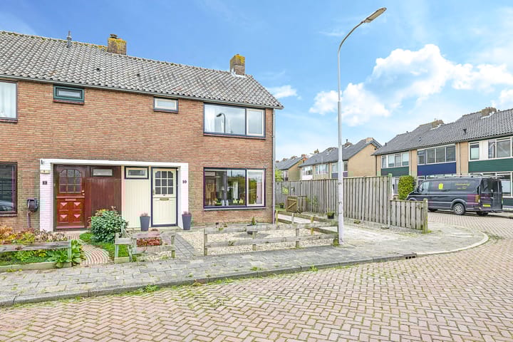 Photo 57 of De Tip 10