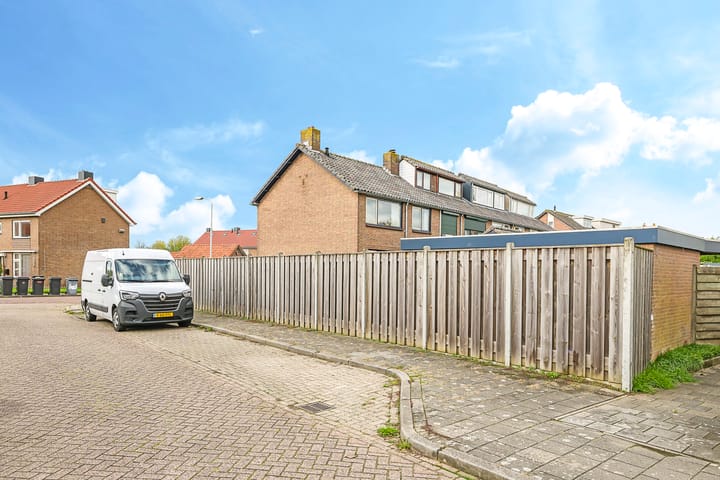 Photo 60 of De Tip 10