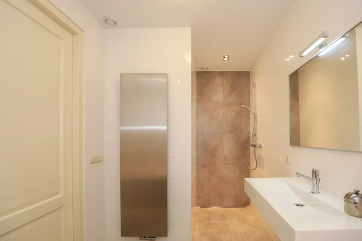 Foto 29 van Berghemseweg 140