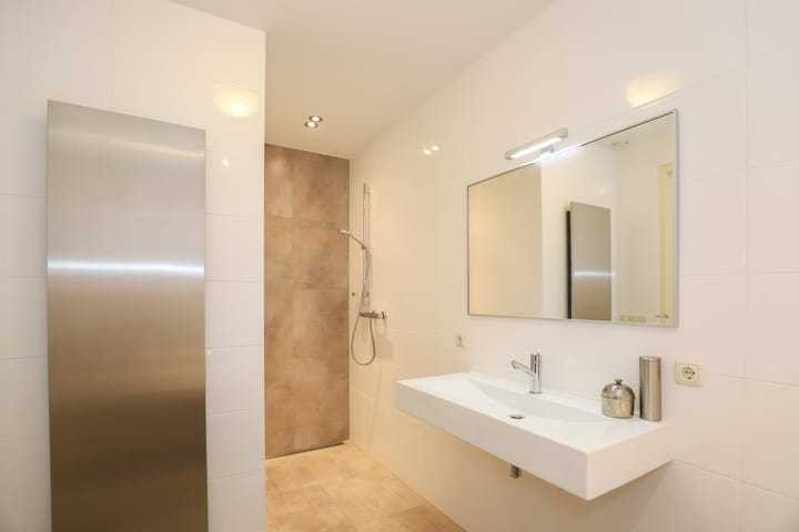 Foto 28 van Berghemseweg 140