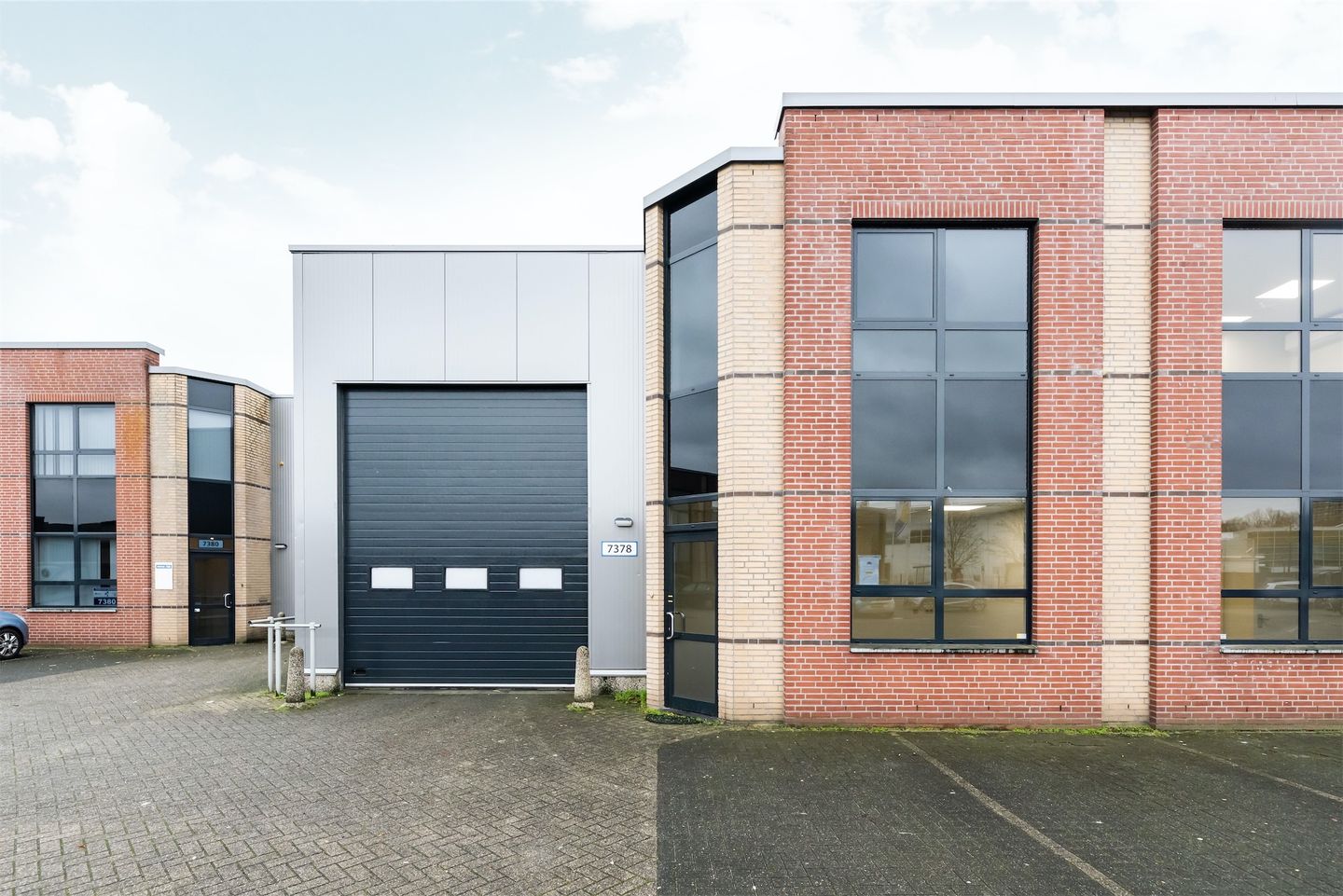 View photo 2 of Minervum 7378