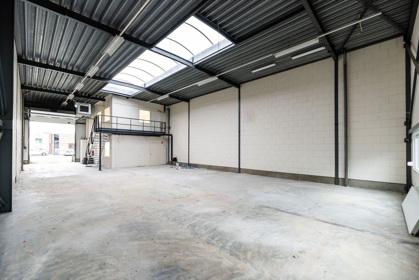 View photo 3 of Minervum 7378