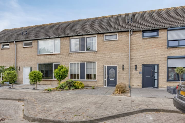 Photo 2 of Burgemeester van Zuijenstraat 23