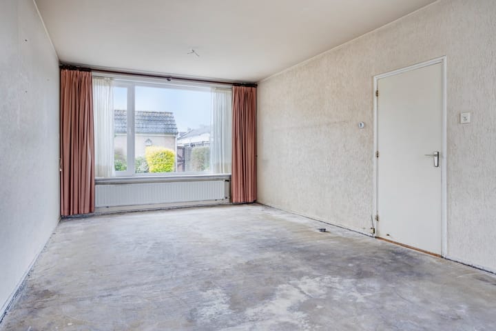 Photo 6 of Burgemeester van Zuijenstraat 23