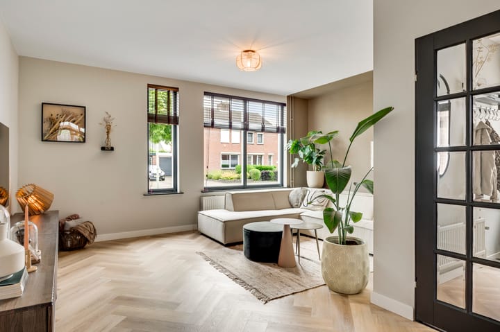 Photo 2 of Constantijnstraat 5