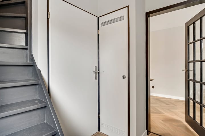 Photo 6 of Constantijnstraat 5