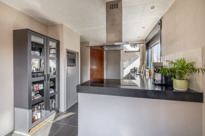 Photo 11 of Sint Annastraat 27