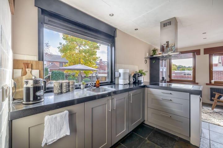 Photo 12 of Sint Annastraat 27