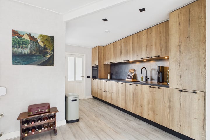 Photo 15 of Burg. Langebeekestraat 4