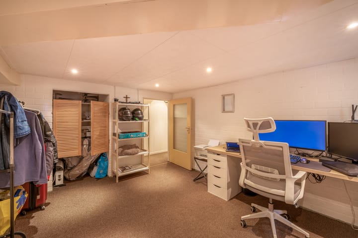 Photo 32 of Sint Annastraat 27