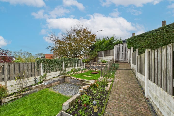 Photo 33 of Burg. Langebeekestraat 4