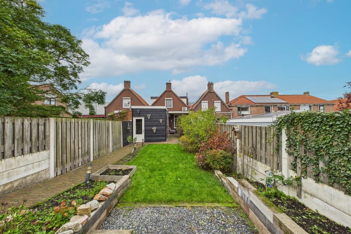 Photo 34 of Burg. Langebeekestraat 4