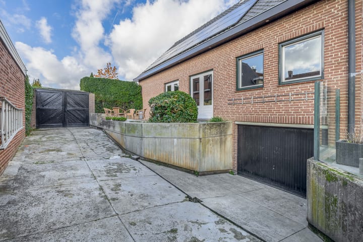 Photo 39 of Sint Annastraat 27