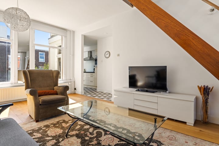 Photo 9 of Derde Helmersstraat 3-3