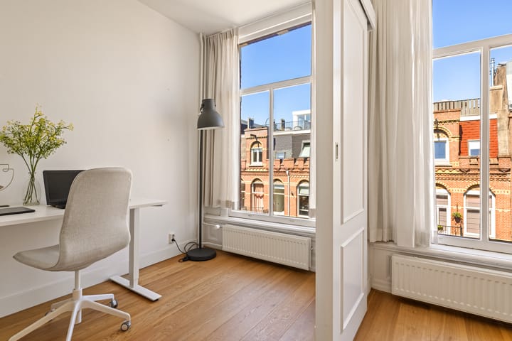 Photo 17 of Derde Helmersstraat 3-3