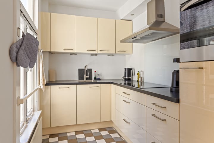 Photo 7 of Derde Helmersstraat 3-3