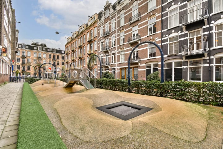 Photo 45 of Derde Helmersstraat 3-3