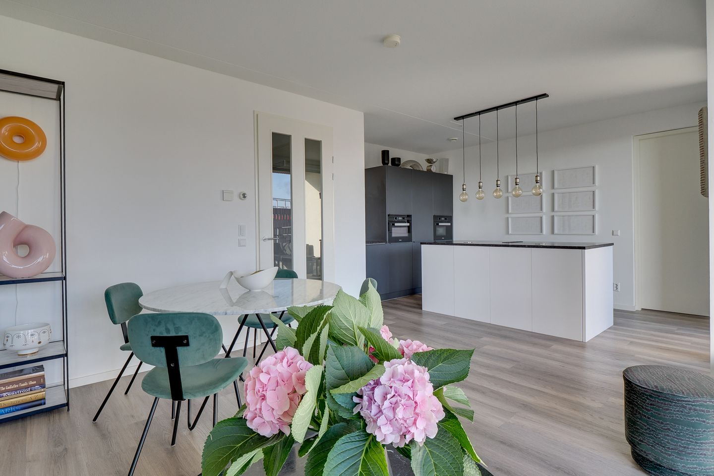 Foto 14 van San Marinostraat 191