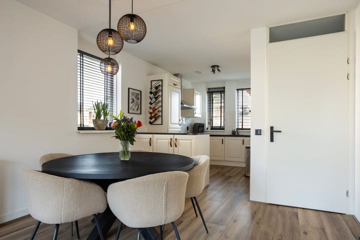 Photo 2 of Koningspage 48