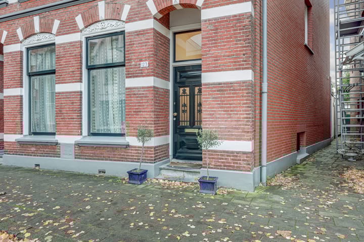 Photo 6 of Emmastraat 123