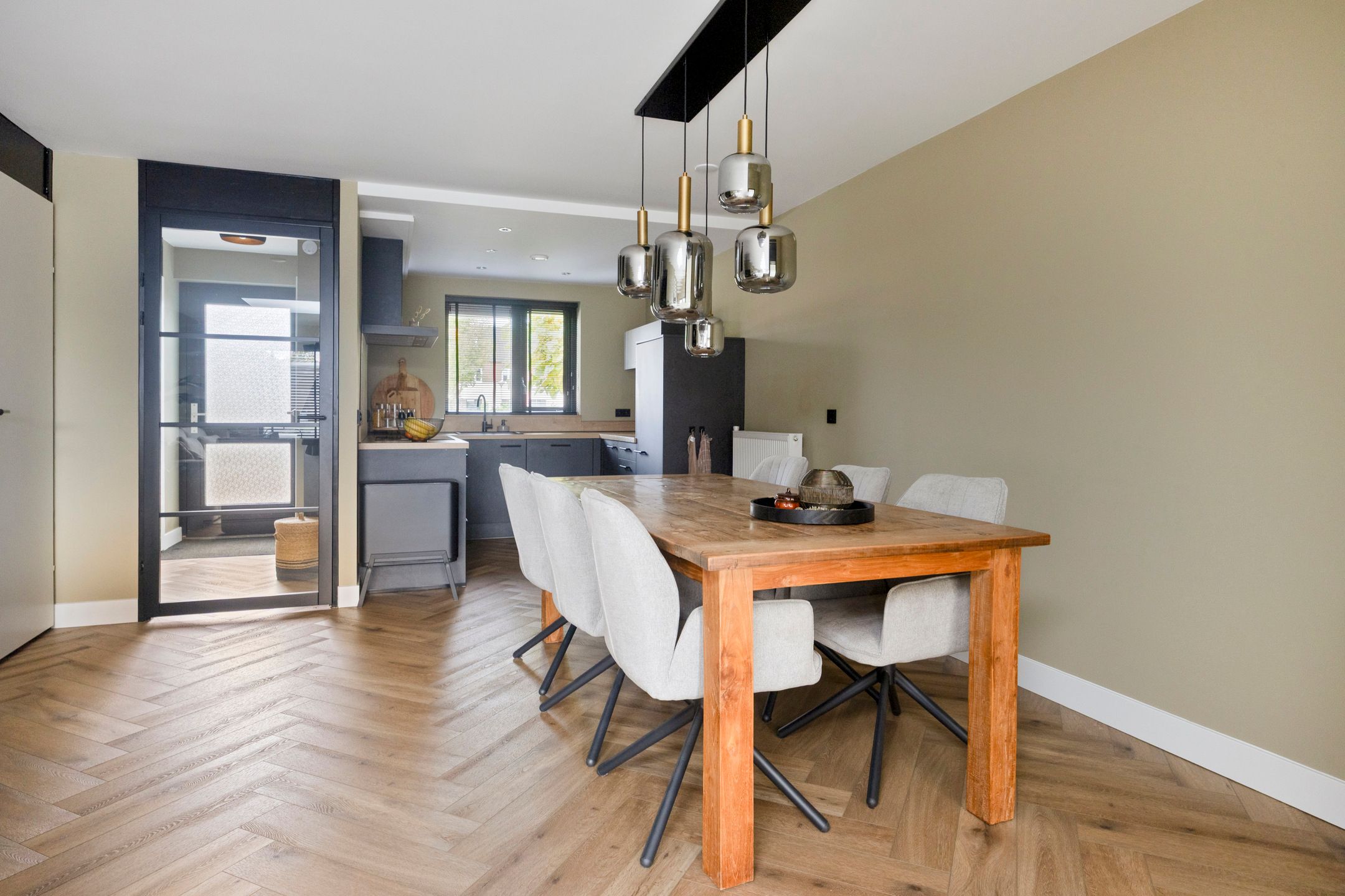 Foto 9 van Van Laarstraat 18