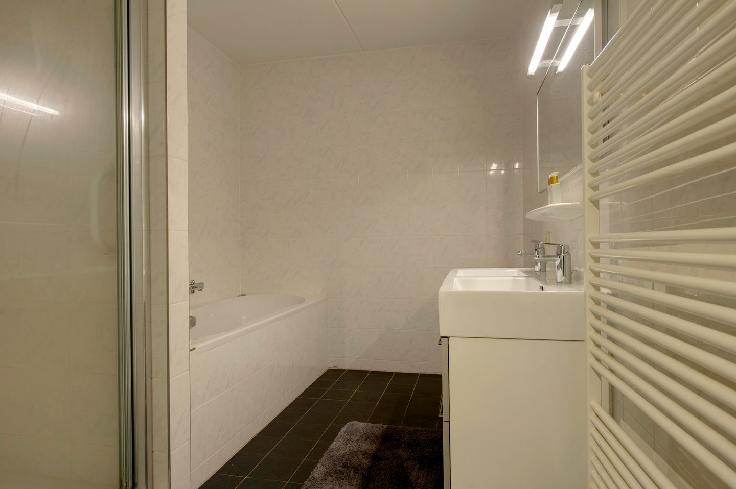 Photo 19 of Burgemeester Venemastraat 11-C4