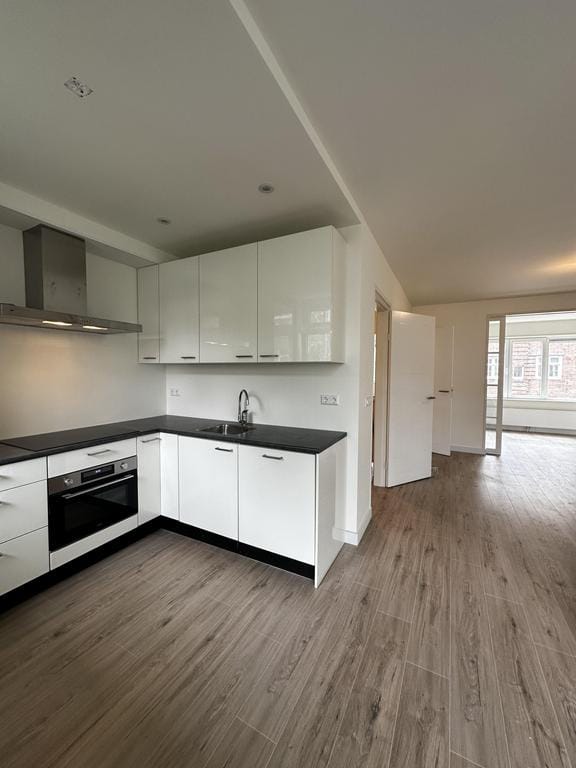 Photo 2 of Waverstraat 68-2