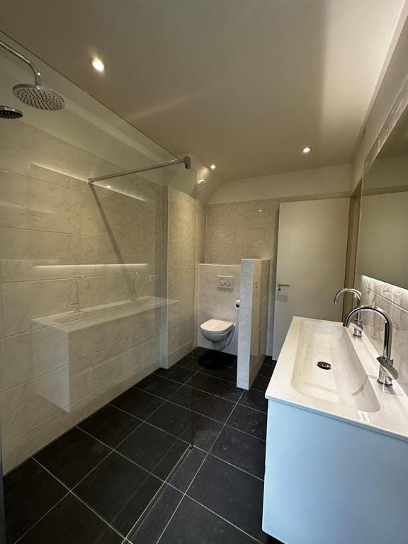 Photo 19 of Waverstraat 68-2