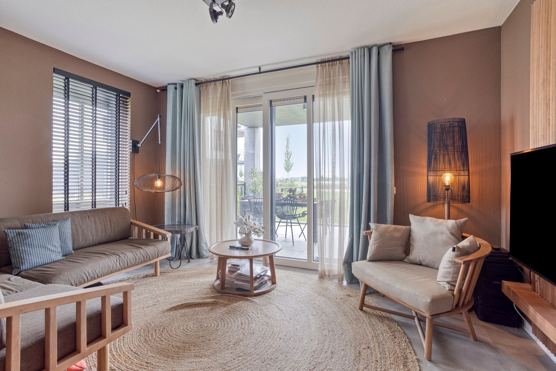 2-bedroom freehold villa in Thorn — photo 3 of 5
