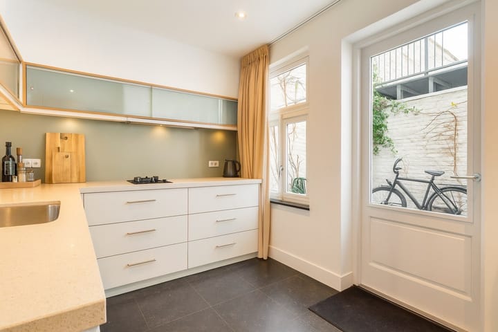 Photo 3 of Wycker Grachtstraat 10-B