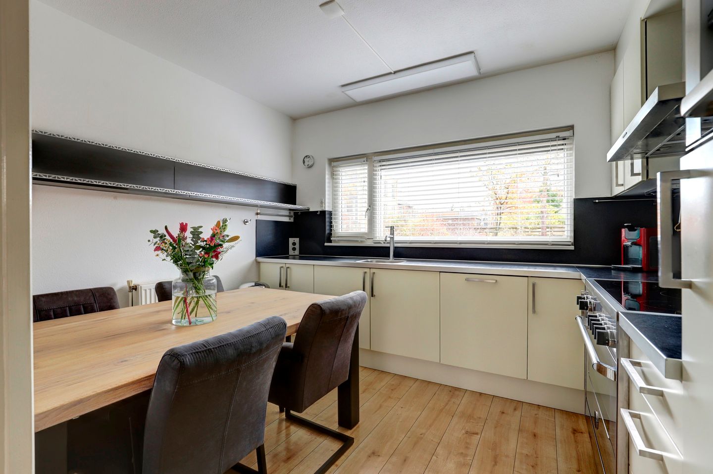 Foto 10 van Keizersmantel 39