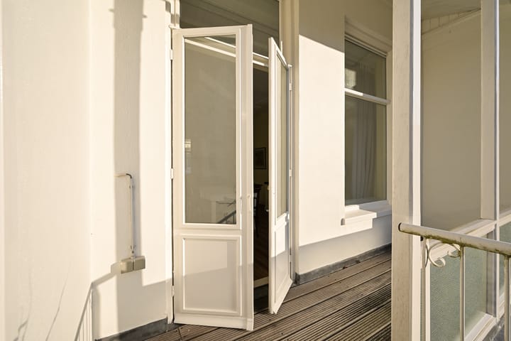 Photo 21 of Surinamestraat 58