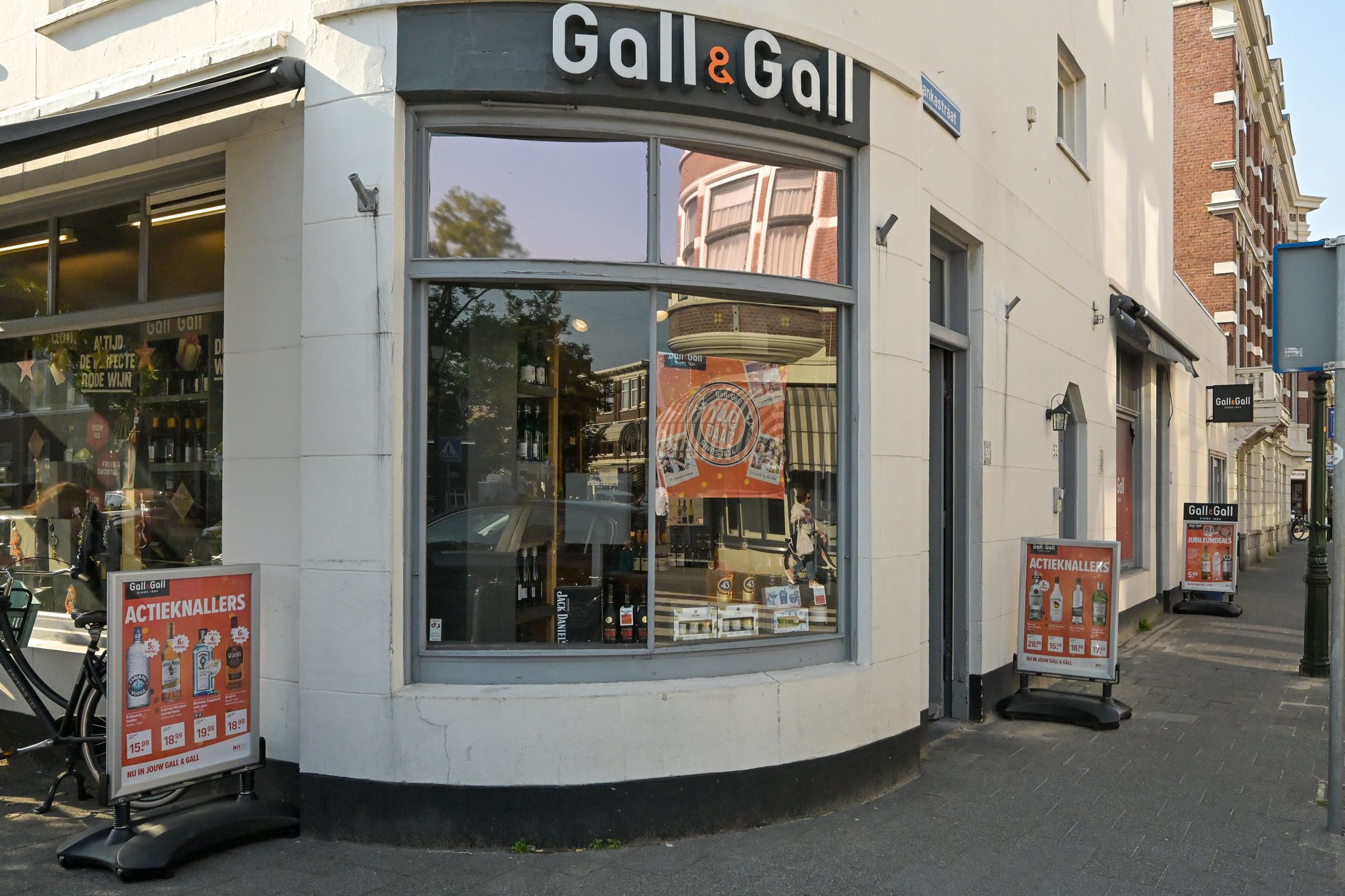 Photo 39 of Surinamestraat 58