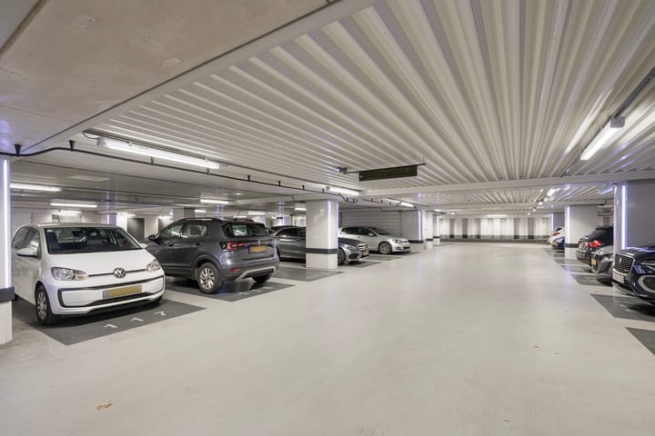 Photo 35 of Pieter Vreedeplein 110